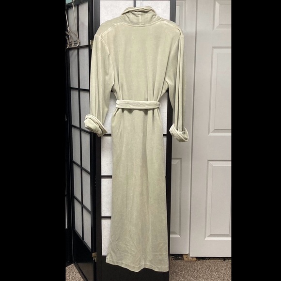 EUC vintage Diamond Tea for Saks Fifth Avenue velour robe. Seagrass. Size Medium - Picture 6 of 9